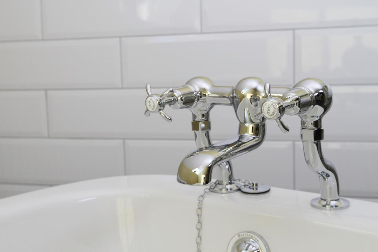 Bed and Breakfast Number 6 Уитби Экстерьер фото