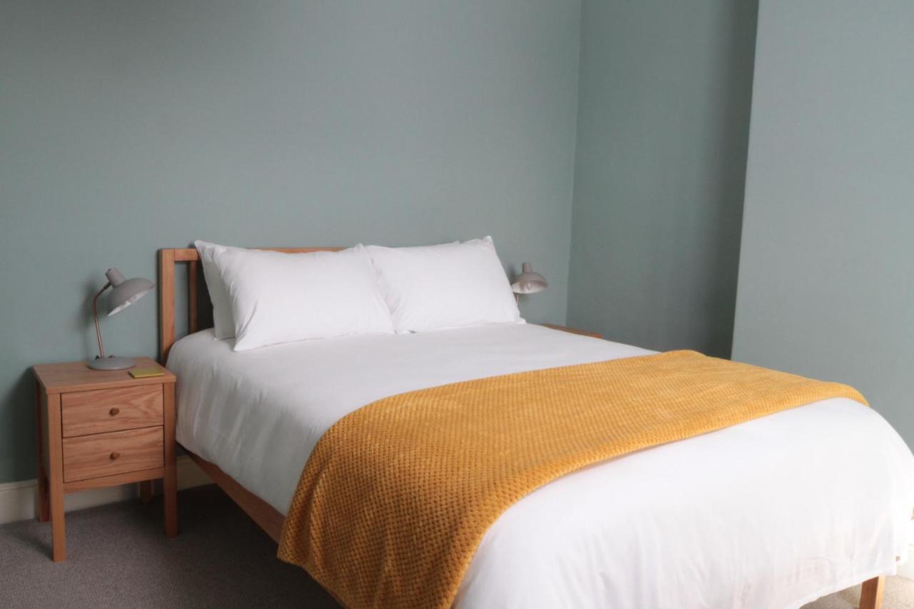Bed and Breakfast Number 6 Уитби Экстерьер фото