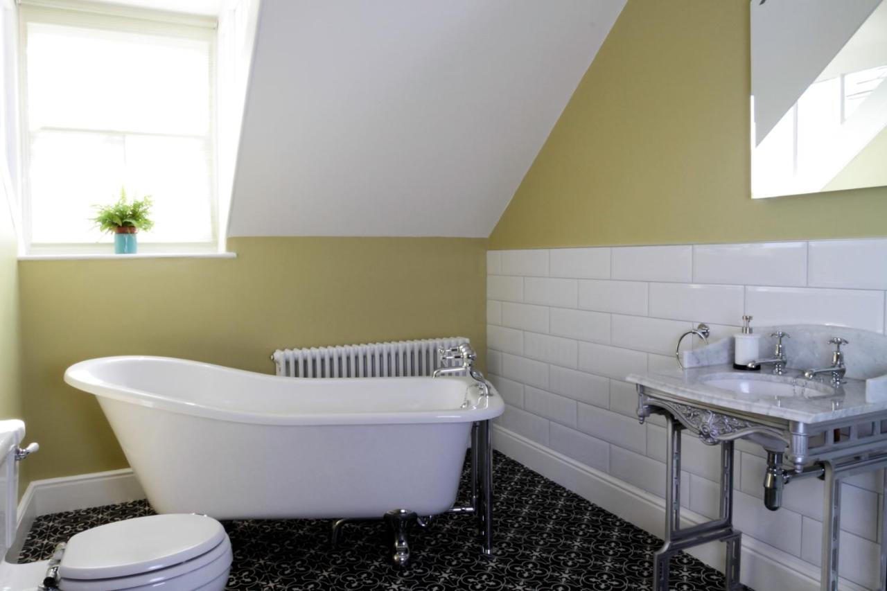 Bed and Breakfast Number 6 Уитби Экстерьер фото