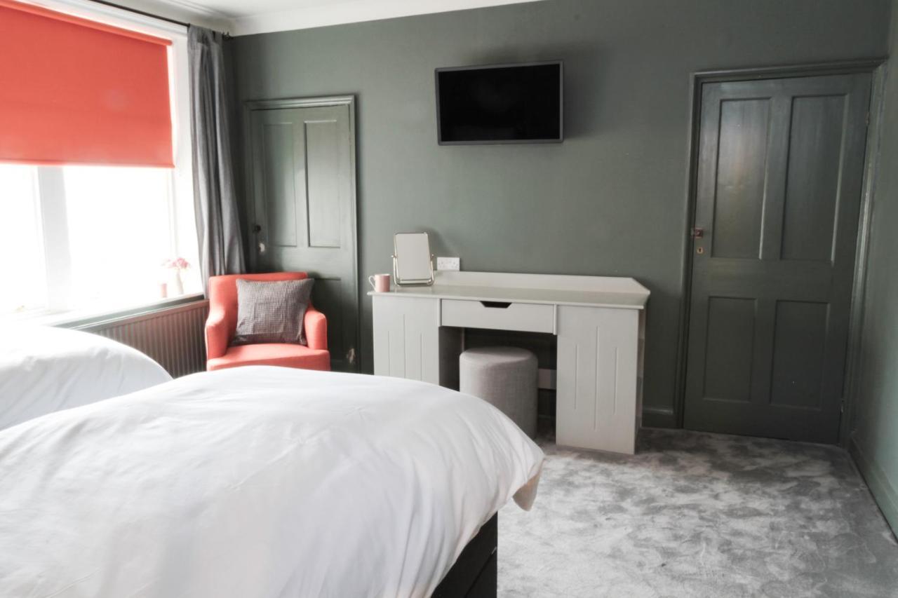 Bed and Breakfast Number 6 Уитби Экстерьер фото