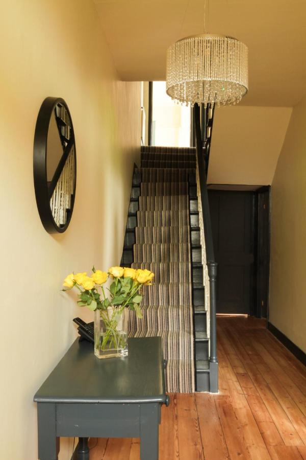 Bed and Breakfast Number 6 Уитби Экстерьер фото